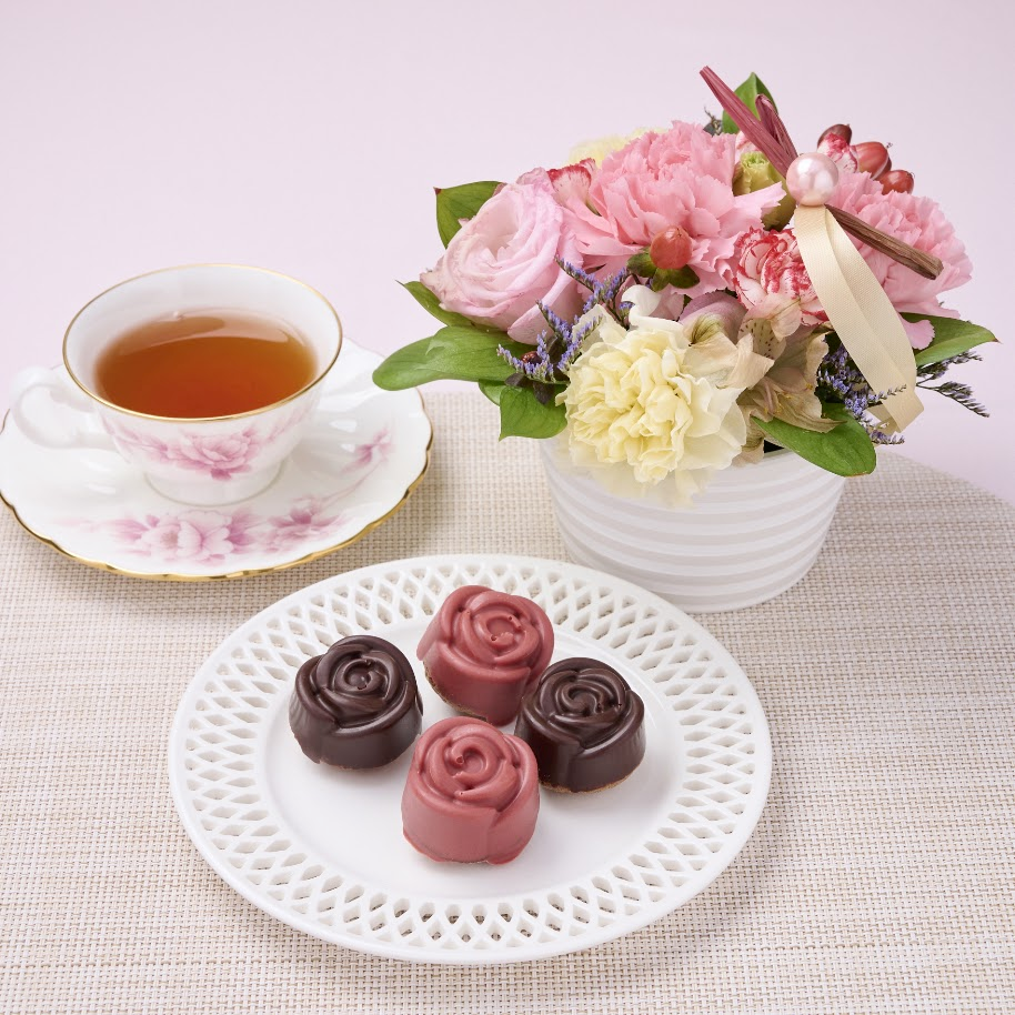 アレンジメントとバラのチョコレート