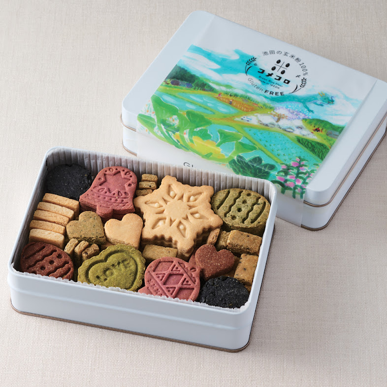 色とりどりの焼き菓子を詰めた白い缶