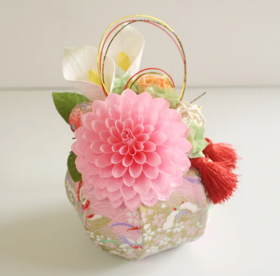 越前和紙のピンクの花を飾ったギフト