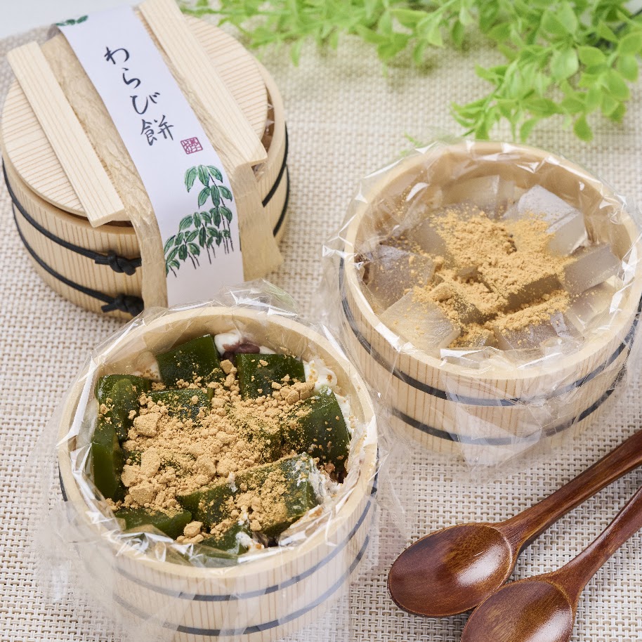 木桶に入った二色のわらび餅